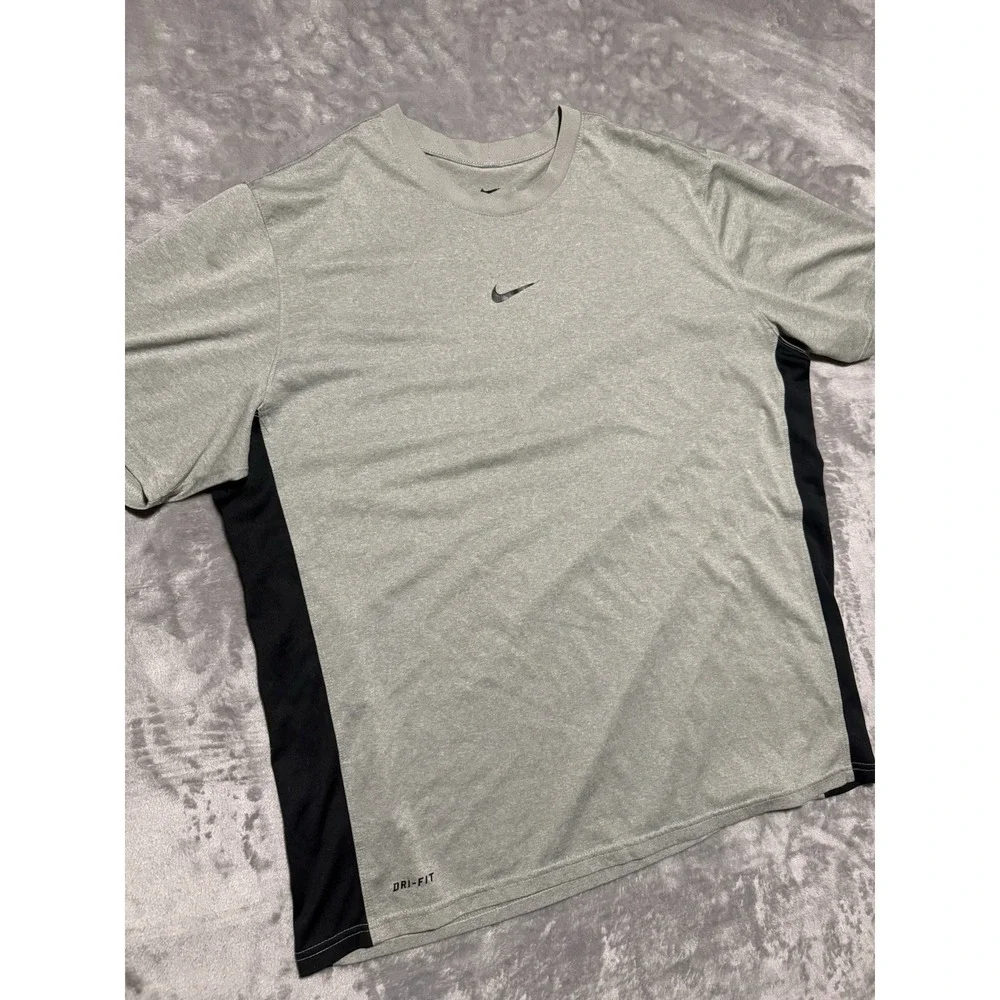 Nike T-Shirt Mens XL Grey Black Dri Fit Moisture Wicking Athletic Training